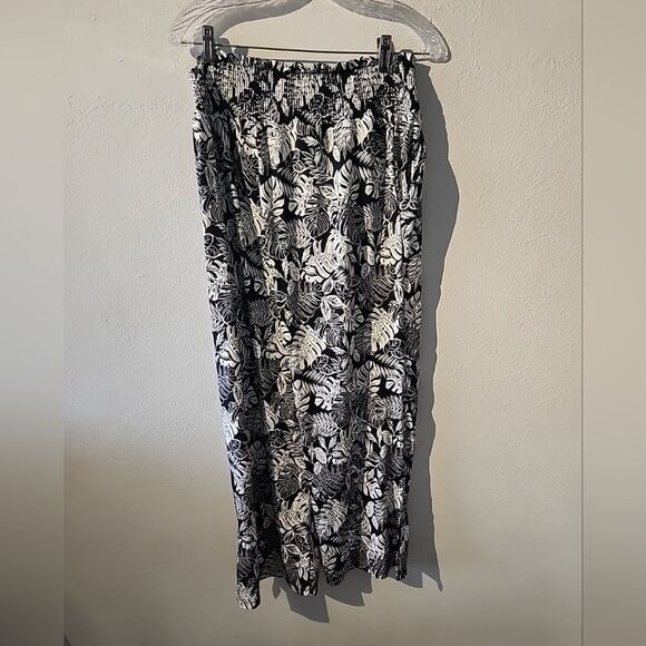 Robert Louis Petite Women's PM Black White Floral Pull-On Palazzo Pants - Picture 5 of 5